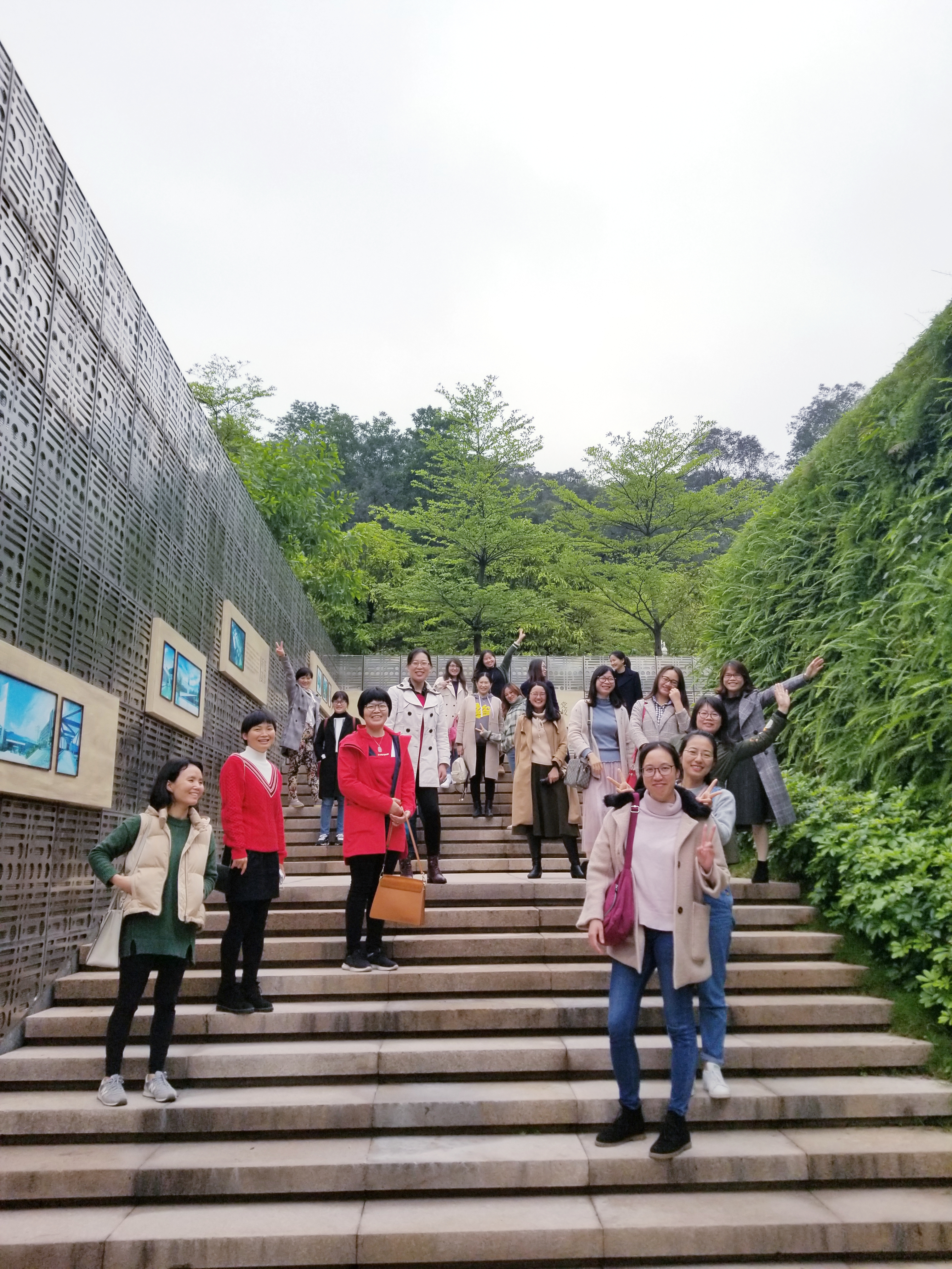 我院女教工欢庆国际妇女节4.jpg