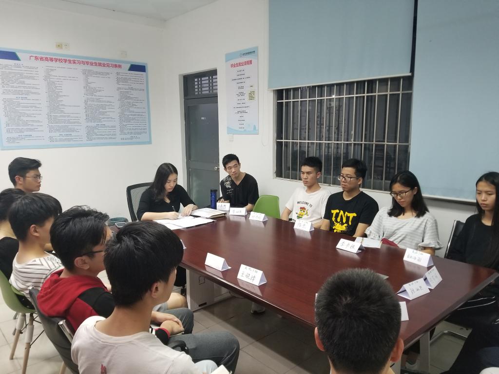 如何营造良好班风和学风-我院召开17级班级管理分享沙龙1.jpg