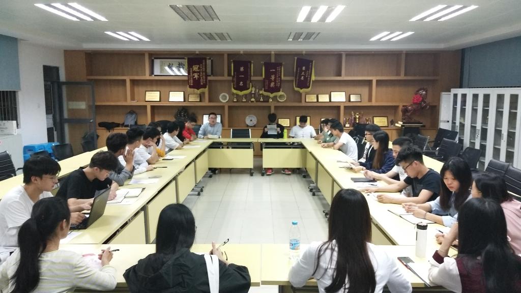 我院举行预备党员入党宣誓仪式暨讨论表决发展对象支部大会1.jpg