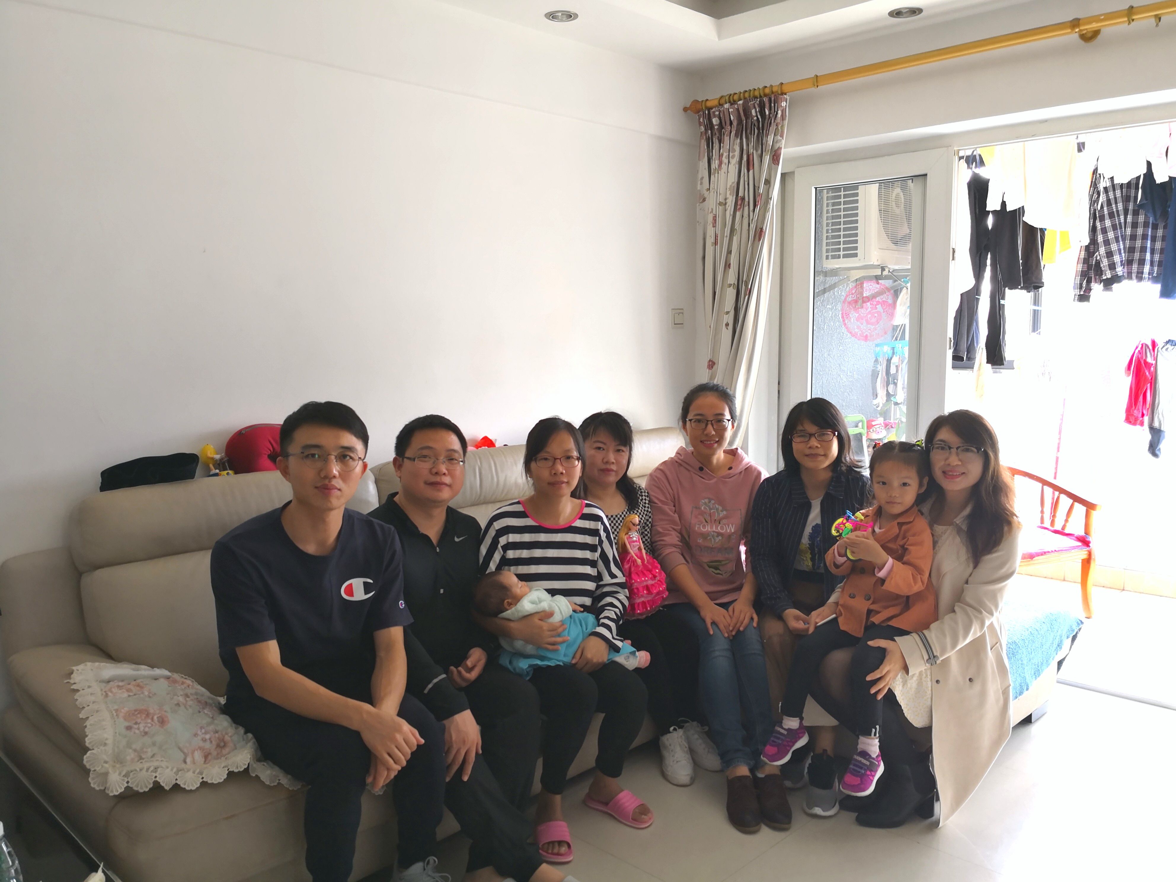 我院领导探望生育教工1.jpg