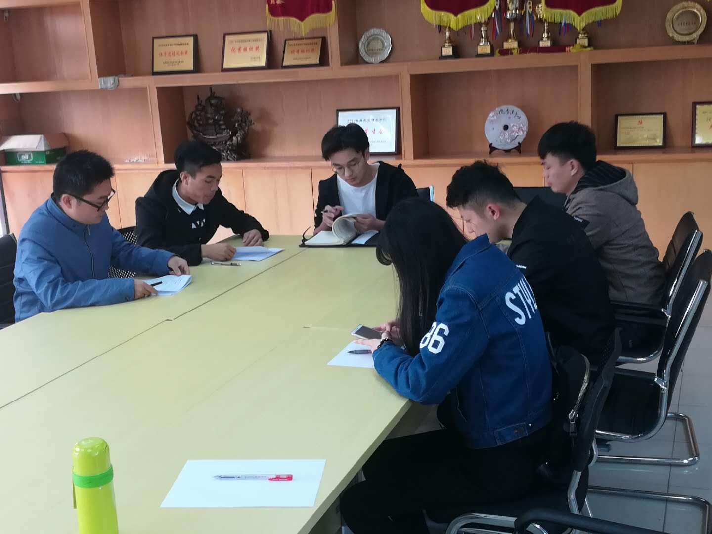 我院学生党支部召开支部委员扩大会议.jpg