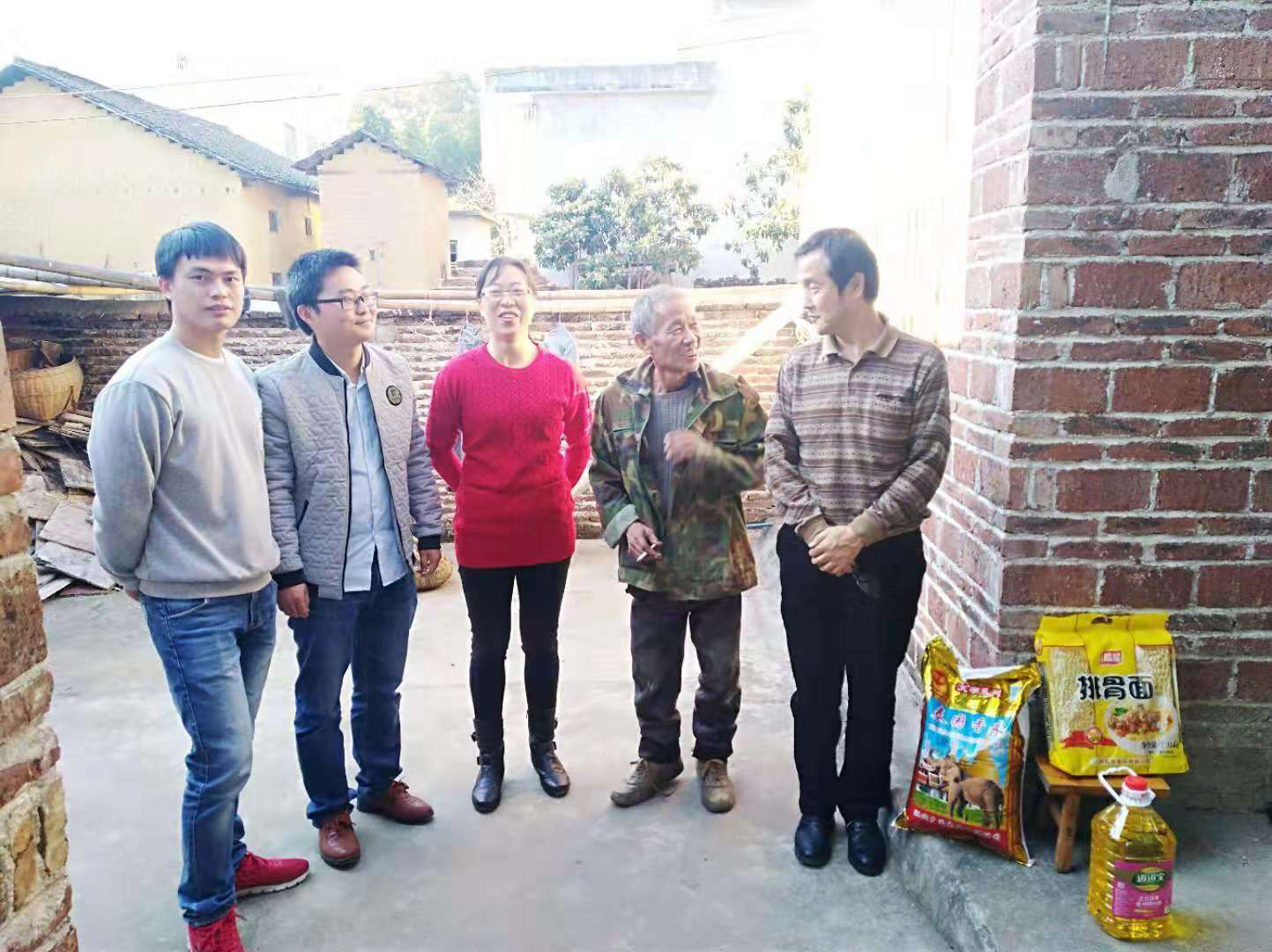 我院党总支第四次赴韶关斗湾村慰问对口帮扶农户1.png