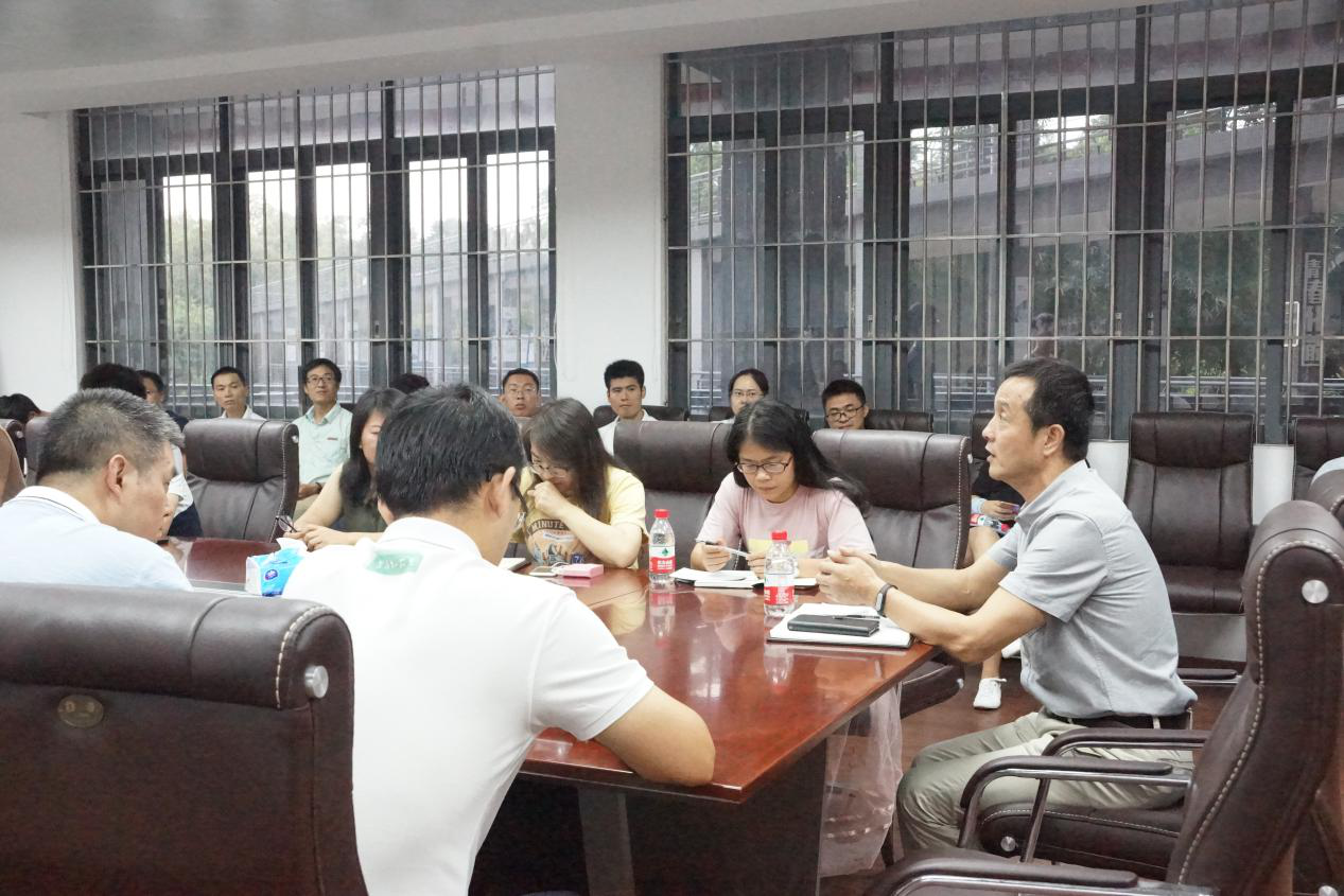 我院召开全体班主任政治学习和工作部署会.png