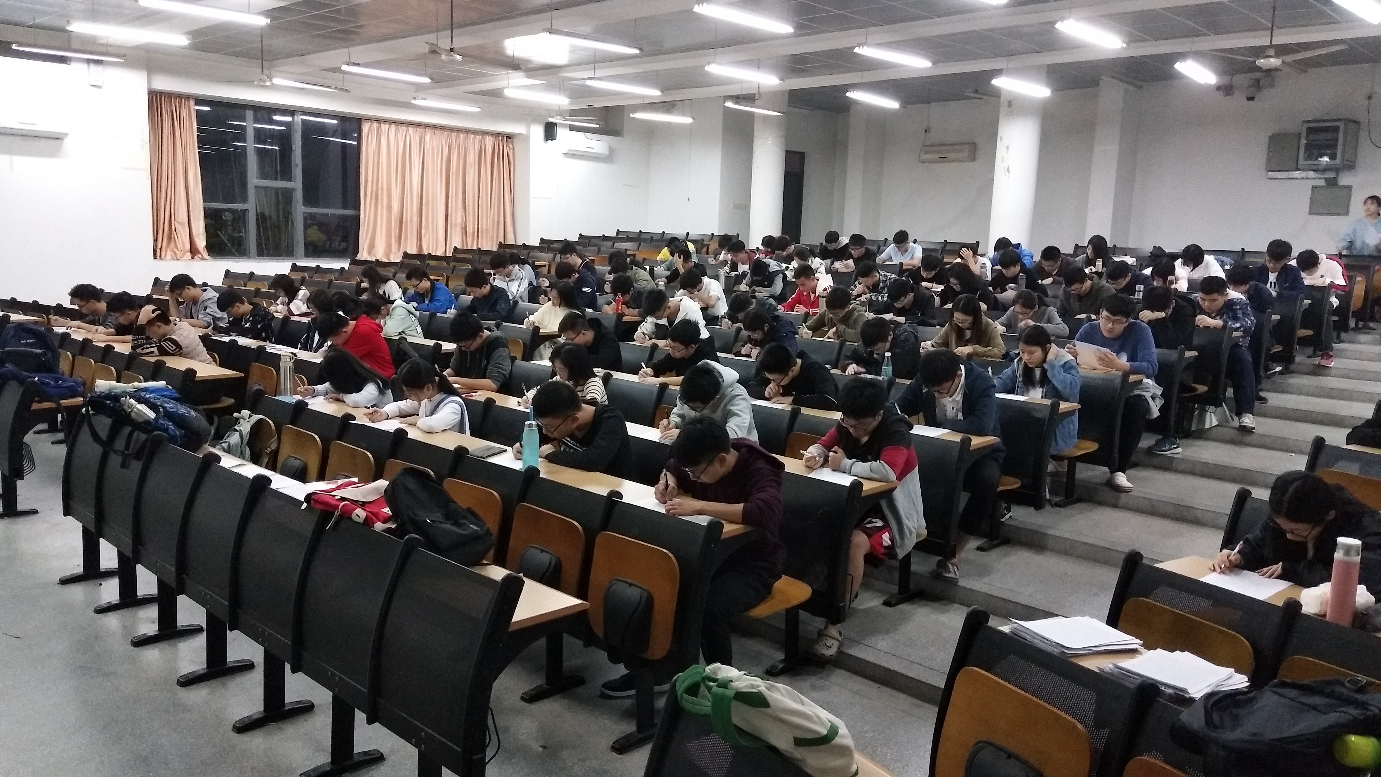 我院第五期分党校结业考试顺利进行2.jpg
