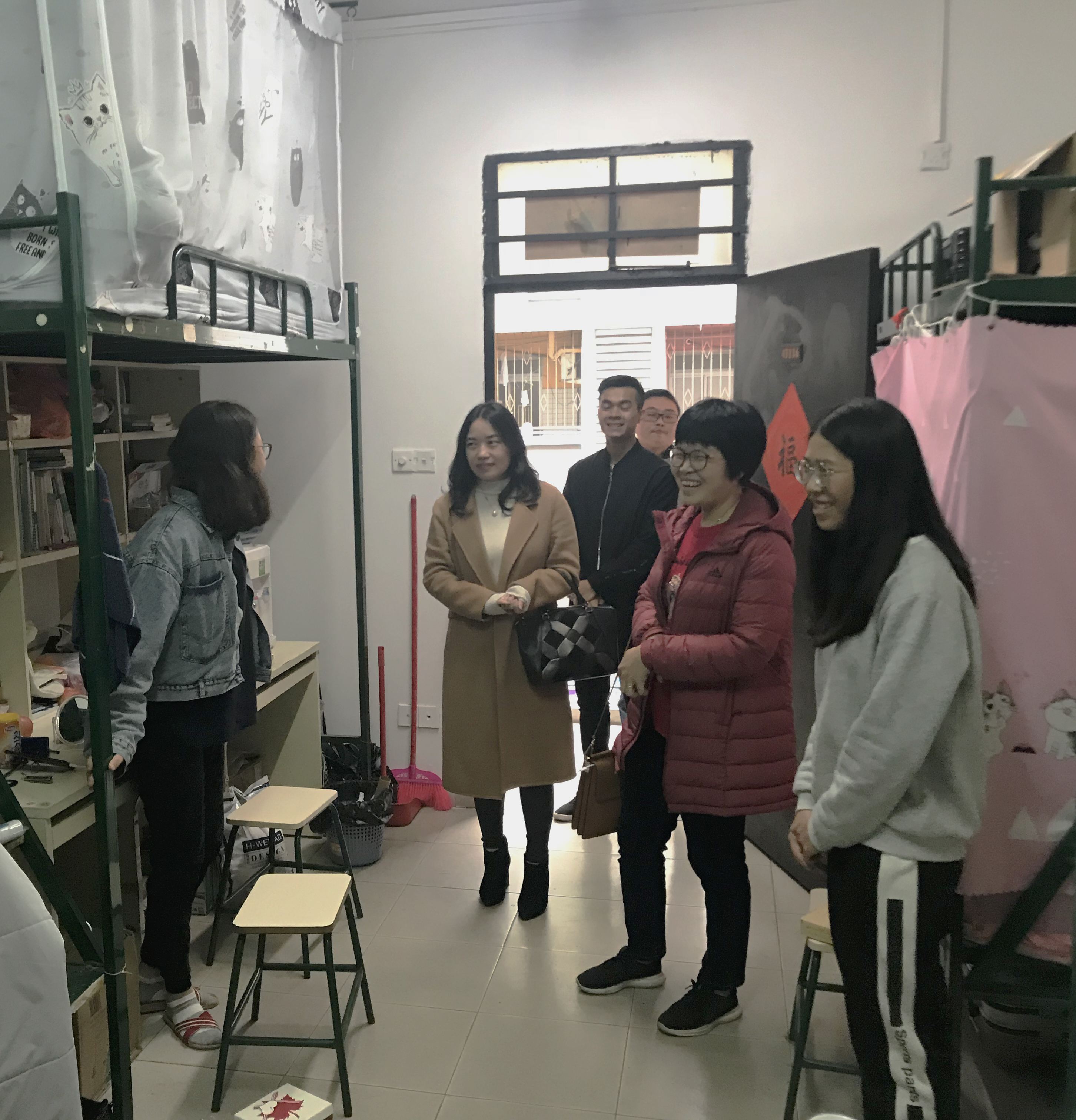 学院领导新学期走访学生宿舍1.jpg