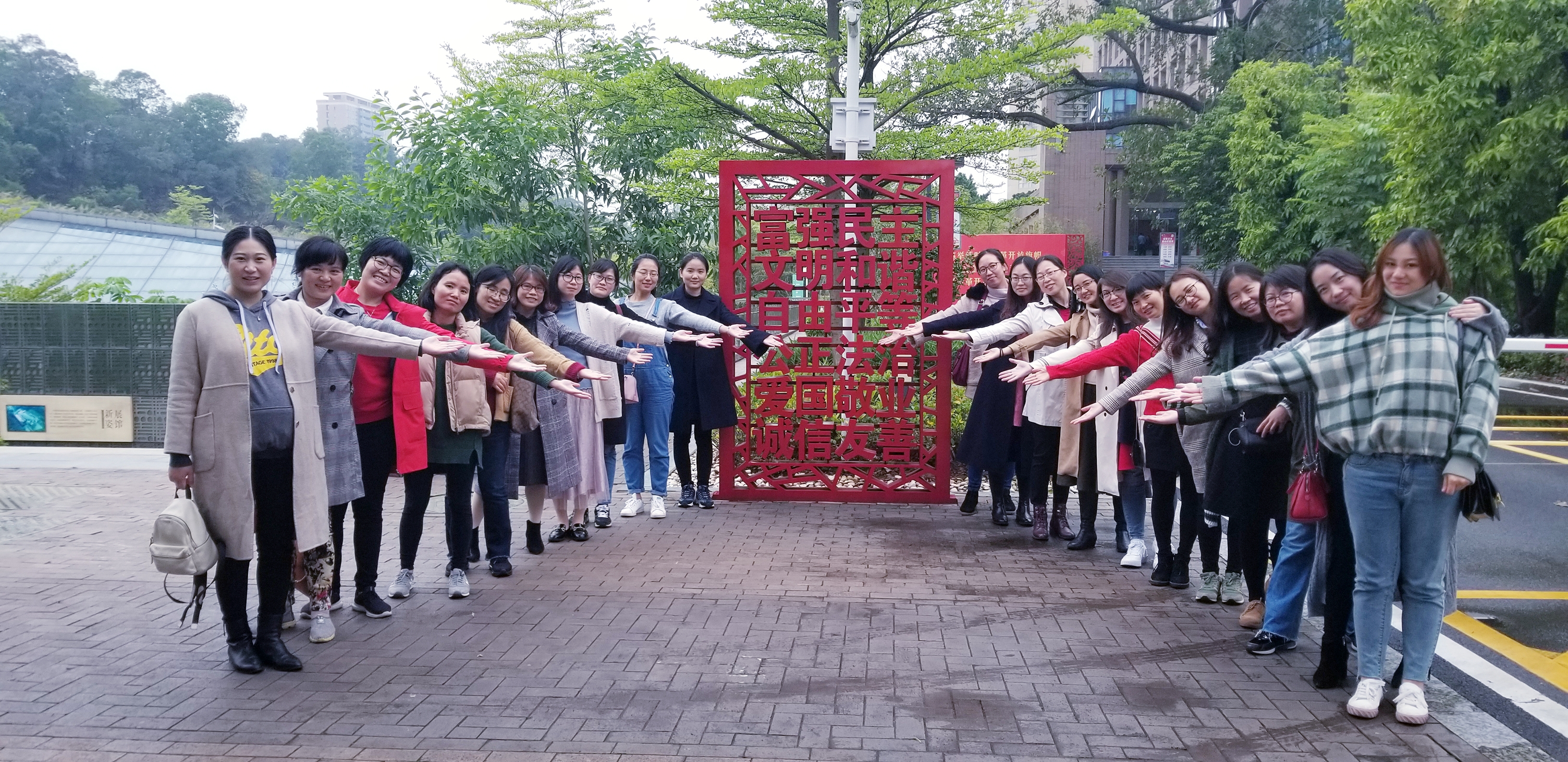 我院女教工欢庆国际妇女节3.jpg
