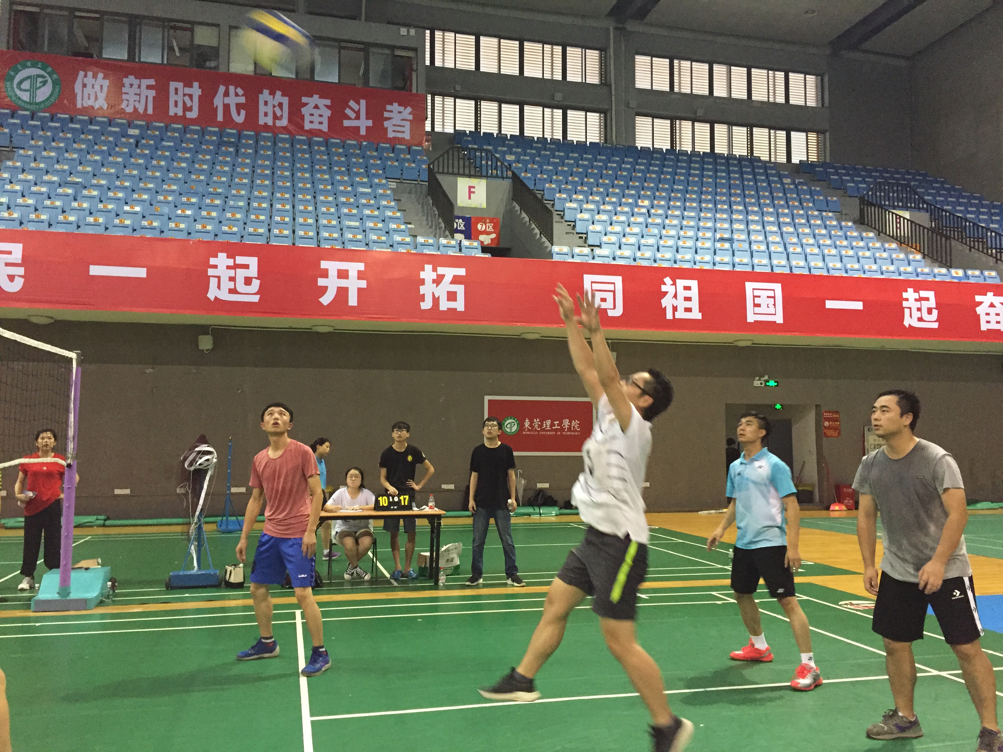 我院获学校教职工气排球比赛二等奖-2.jpg