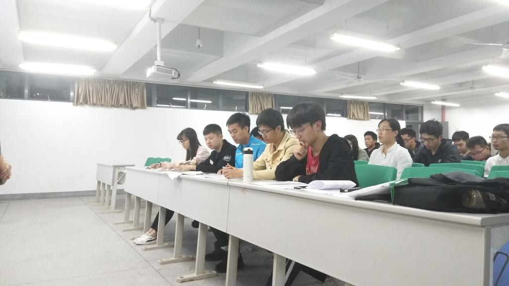 我院学生党支部顺利召开预备党员转正答辩大会2.jpg